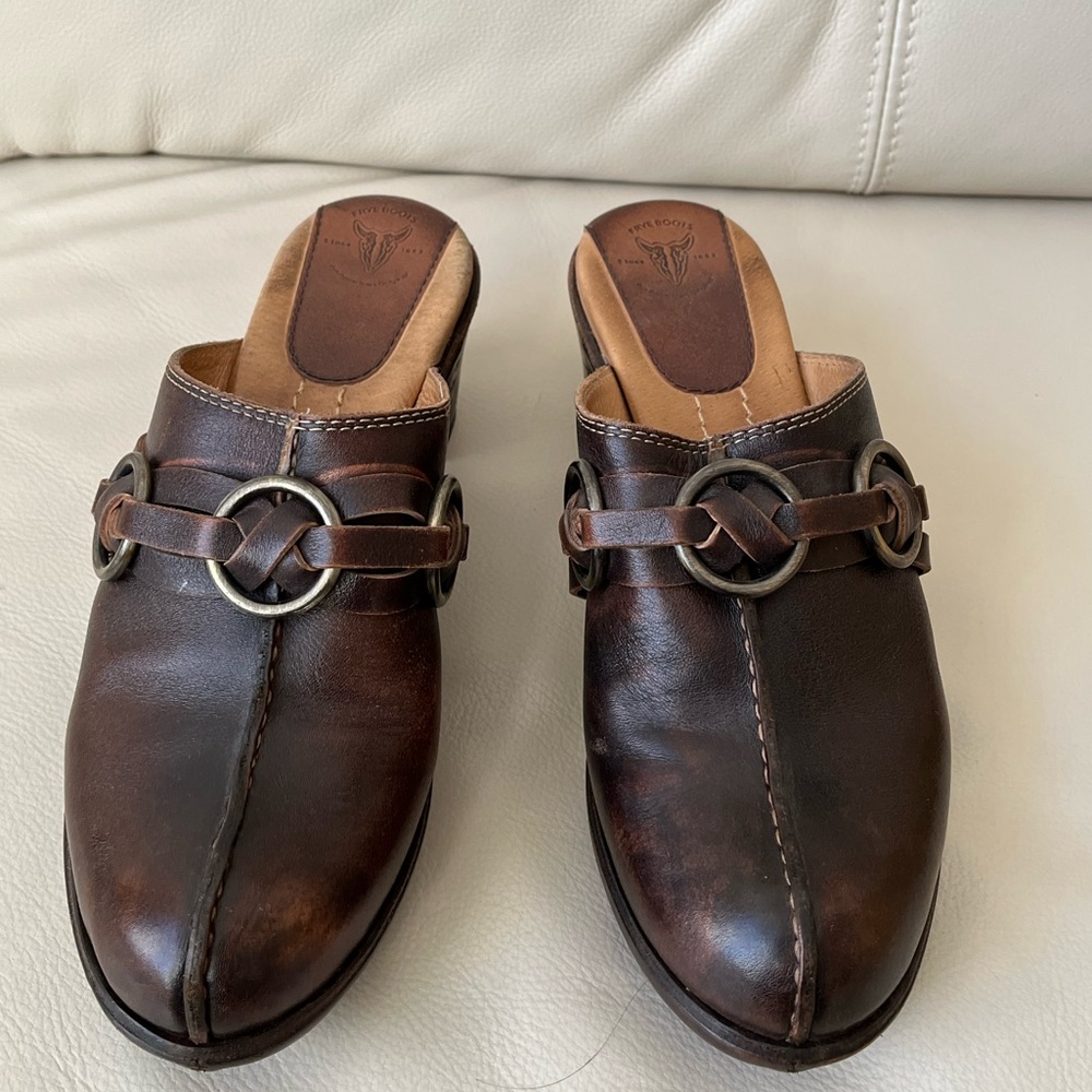 Frye leather braided accent mule.